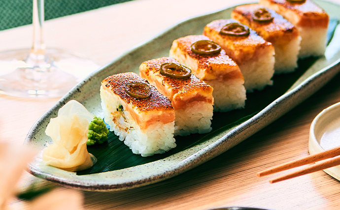 Slider_Salmon & Prawn Aburi Oshi_DESK_690x427